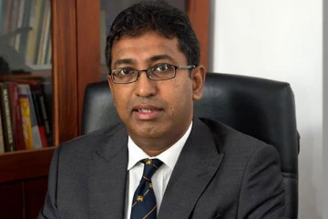 கையூட்டல் ஒழிப்பு ஆணைக்குழுத் தலைவரின் வேதனத்தை அதிகரிக்குமாறு நிதி பற்றிய குழு கோரிக்கை