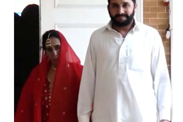 37 வயது காதலனுக்கு காத்திருந்த 70 வயது பெண்! கடைசியில் நடந்தது என்ன? | Pakistan 70 Yr Woman Married 37 Yr Old Lover