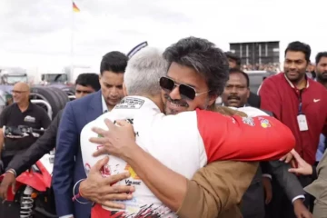 அஜித்தை ஆரத்தழுவி முத்தமிட்ட தமிழக முதலமைச்சர் விஜய் ; இணையத்தில் வைரலாகும் நெகிழ்ச்சிக் காட்சி