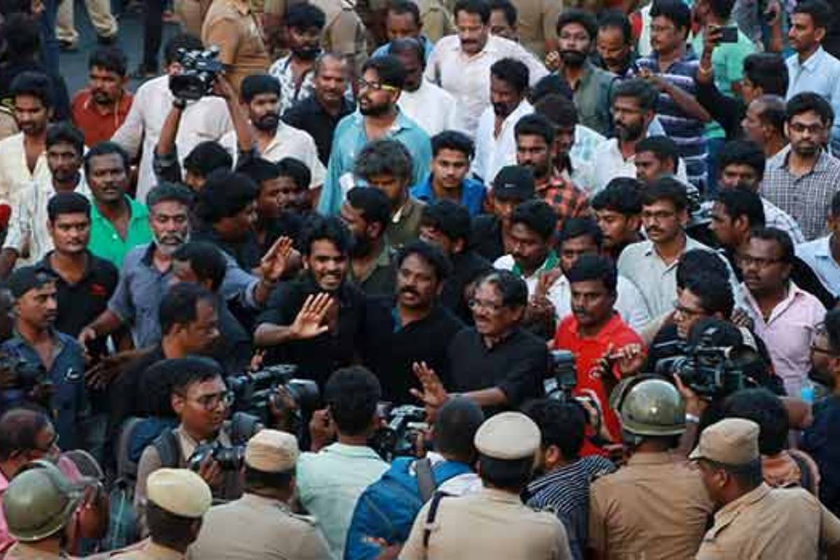 ஈழத்தமிழர்கள் மீதான பற்று - பத்மஸ்ரீ விருதை திருப்பி அளித்த பாரதிராஜா | Bharathi Raja Return Padma Shri For Srilanka Tamil ஈழத்தமிழர்கள் மீதான பற்று - பத்மஸ்ரீ விருதை திருப்பி அளித்த பாரதிராஜா | Bharathi Raja Return Padma Shri For Srilanka Tamil