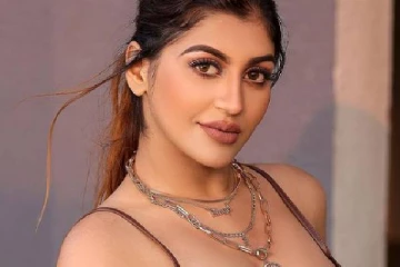 அந்த இடத்தில் கம்பல் குத்தி வீடியோவை வெளியிட்ட முரட்டு நடிகை? இதையும் விட்டுவைக்கலையா