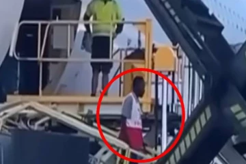 அவுஸ்திரேலியாவில் இருந்து இலங்கை வரவிருந்த விமானத்தில் ஏற்பட்ட பதற்றம்!