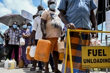 கோட்டாபயவின் புண்ணியத்தில் நாங்கள் உண்டும், குடித்தும் மகிழ்ச்சியாக இருக்கின்றோம்: விரக்தியில் மக்கள்  (Video)