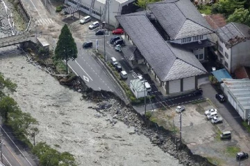 900 விமானங்கள் வரையில் ரத்து... பல ஆயிரக்கணக்கான மக்களுக்கு மின்சாரம் துண்டிப்பு