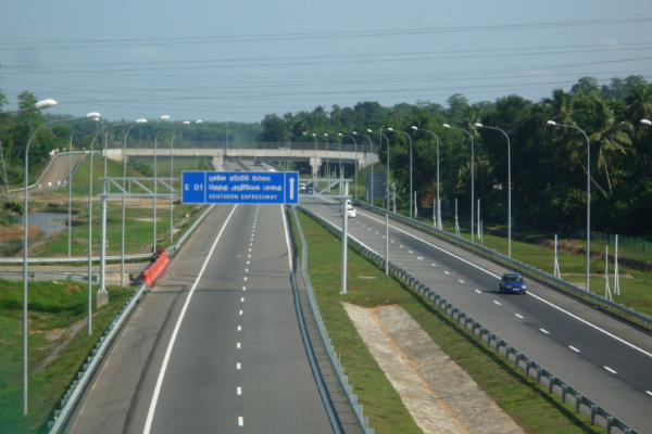அதிவேக நெடுஞ்சாலையில் பயணிக்கும் சாரதிகளுக்கு பொலிஸார் எச்சரிக்கை - புதிய அபராத தொகை | Warning For Speeding Motorists Using Expressways