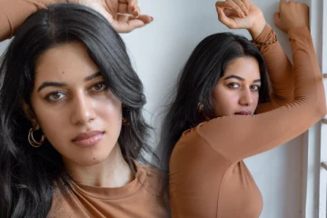 இறுக்கமான உடையில் போஸ் கொடுத்த இளம் நடிகை மிர்னாலினி ரவி..