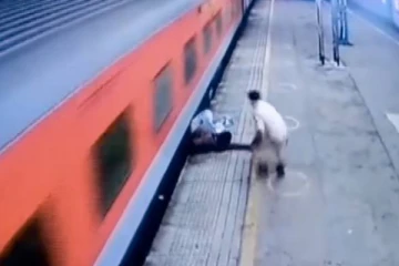 ஓடும் ரயிலில் ஏற முயன்ற நபருக்கு நேர்ந்த கதி! கமெராவில் சிக்கிய பதற வைக்கும் காட்சி