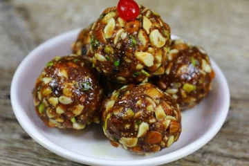 உடல் ஆரோக்கியத்திற்கும், நீளமான கூந்தல் வளர்ச்சிக்கும் இந்த ஒரு லட்டு போதும்: எப்படி தயாரிப்பது?