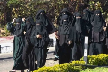 பெண்கள் ஹிஜாப், ஆண்கள் தொப்பி., காதலர் தின விதிகளை வெளியிட்ட பாகிஸ்தான் கல்லூரி!