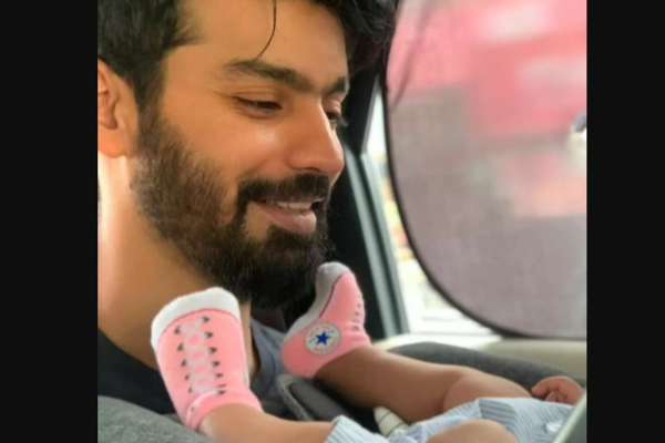 தனது மகனின் கால்களை முத்தமிடும் நடிகர் மகத் - வைரலாகும் புகைப்படம் | Actor Mahat Baby Poto Viral