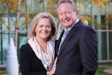 லட்சம் கோடி சொத்துக்களை தொண்டு நிறுவனத்துக்கு வழங்கிய தம்பதி