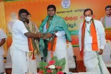 என்னப்பா நடக்குது... பாஜகவில் இணைந்தார் அதிமுக முன்னாள் எம்எல்ஏ மாணிக்கம் - அதிர்ச்சியில் அதிமுகவினர்