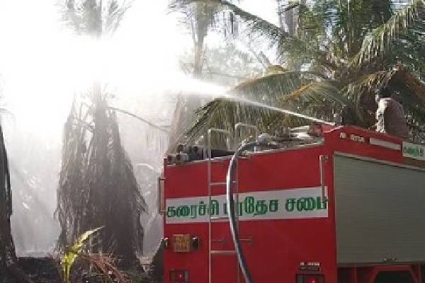 கிளிநொச்சியில் திடீரென தீ பற்றி எரிந்த தும்புத் தொழிற்சாலை | Kilinochchi Sudden Fire Out In A Thumbu Factory