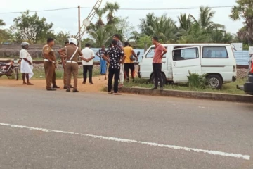 தமிழர் பகுதியில் நேர்ந்த விபத்து ; இரண்டு மோட்டார் சைக்கிளை மோதித்தள்ளிய கயர்ஸ் ரக வாகனம்
