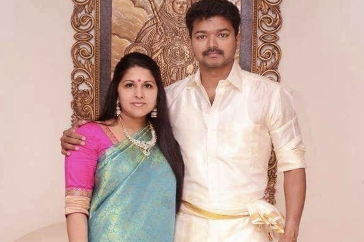 விஜய் தாய் முயற்ச்சியால் ஒன்று சேர்ந்த விஜய் சங்கீதா! குஷியில் தவெக | Chief Minister Vijay Sangeetha In The Same House விஜய் தாய் முயற்ச்சியால் ஒன்று சேர்ந்த விஜய் சங்கீதா! குஷியில் தவெக | Chief Minister Vijay Sangeetha In The Same House