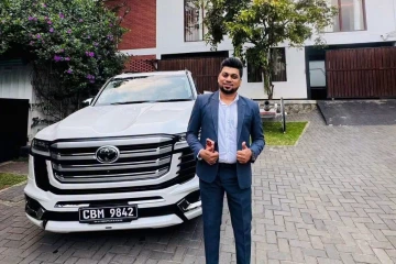 මට හැමදේම නැති වුණා මිස්ටර් කොත්තු අඩියටම වැටිලා - තමා සතු වටිනා දේවල් කෝටි ගානකට විකුණයි [VIDEO]