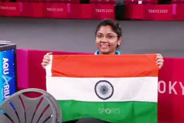 டோக்கியோ பாராலிம்பிக்ஸ்: வெள்ளி பதக்கத்தை வென்றார் பவினா | Sports