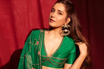 நடிகை ராசி கண்ணாவின் ஹாட் போட்டோஷூட்