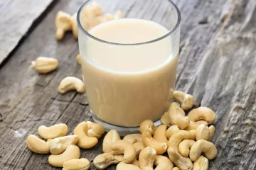 பாலில் முந்திரியை ஊறவைத்து குடிப்பதனால் கிடைக்கும் நன்மை என்ன தெரியுமா?