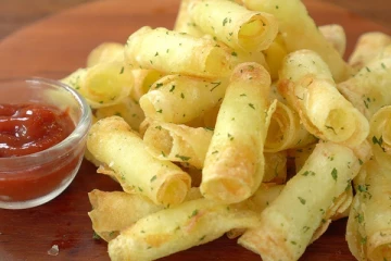 විනාඩි 15න් අල ගෙඩියකින් Roll Chips හදමුද? (VIDEO)