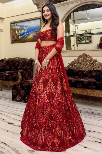 சிவப்பு நிற உடையில் ரசிகர்களை கவரும் நடிகை சாயிஷா.. லேட்டஸ்ட் போட்டோஷூட் | Sayyeshaa Latest Red Dress Photoshoot