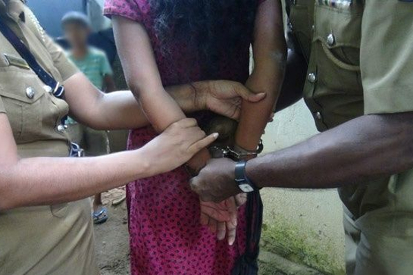 அரச வங்கியில் ஆறு கோடி ரூபா நிதி மோசடி: சிக்கிய பெண் அதிகாரி - ஐபிசி தமிழ்