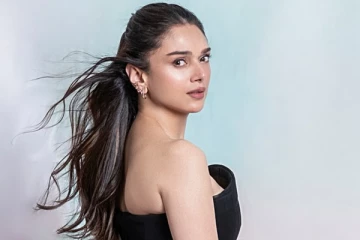 அதிதி ராவ் ட்ரெண்டி உடையில் அழகிய ஸ்டில்கள்