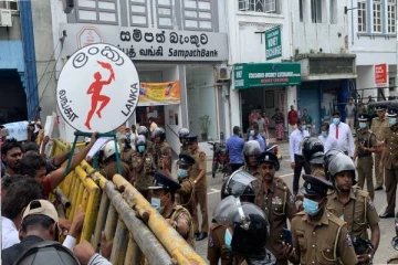 கொழும்பில் இலங்கை பெட்ரோலியக் கூட்டுத்தாபன ஊழியர்கள் போராட்டம்:ஜனாதிபதியிடம் கையளிக்கப்படவுள்ள கடிதம் (Video)