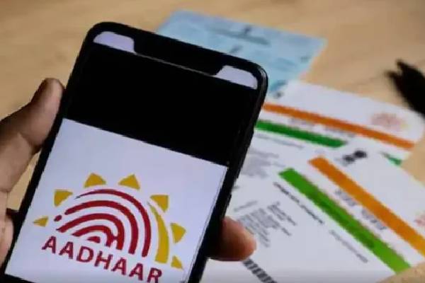 ஆதார் அட்டை தொடர்பாக சிக்கல் இருந்தால்..., இந்த எண்ணை அழைத்தால் போதும் | Problem Regarding Your Aadhaat Call This Number