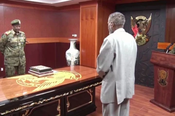 நாடொன்றின் அதிபர் மாளிகையை கைப்பற்றிய துணை ராணுவப் படையினர்!