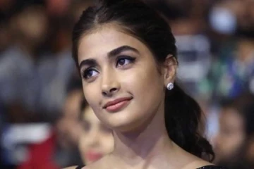 கவர்ச்சியான உடையில் அசத்தும் பூஜா ஹெக்டே!! இதோ புகைப்படம்