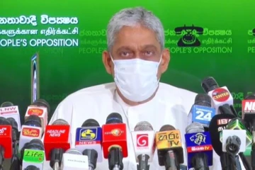 வெட்கமின்றி வெளிநாடுகளில் பிச்சை எடுக்கும் அரசாங்கம்! சரத் பொன்சேகா சீற்றம்