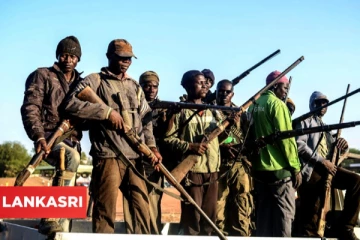 பள்ளிக்குள் புகுந்து 317 மாணவிகளை துப்பாக்கி முனையில் கடத்திய பயங்கரவாதிகள்!