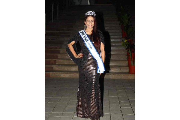 கொரோனாவால் சாவின் விளிம்புவரை சென்று.... இன்று மிஸஸ் இந்தியா 2021 ; மெய்சிலிர்க்க வைத்த பெண்மணி! | Going Death By Coronatoday Is Miss India 2021 கொரோனாவால் சாவின் விளிம்புவரை சென்று.... இன்று மிஸஸ் இந்தியா 2021 ; மெய்சிலிர்க்க வைத்த பெண்மணி! | Going Death By Coronatoday Is Miss India 2021