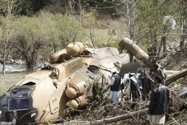உயர் அதிகாரிகளுடன் சென்ற ராணுவ விமான ஹெலிகாப்டர் விபத்து! | Military Helicopter Accident With High Officials