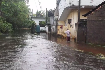 வெள்ளத்தில் மூழ்கிய நீர்கொழும்பு; மக்கள் அவதி(Photos)