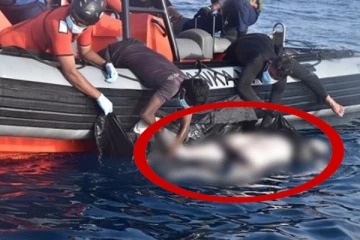 இலங்கை கடற்படையினரால் 14 சீனர்களின் சடலங்கள் மீட்பு(Photos)