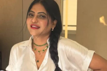 சட்டை - ஜீன்ஸ் பேண்ட்டுடன் நடிகை ரேஷ்மாவின் க்யூட் கிளிக்ஸ்..