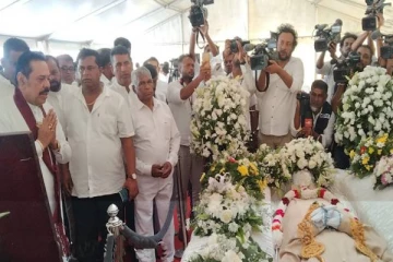 ஆயிரக்கணக்கான மக்கள் மத்தியில் நல்லடக்கம் செய்யப்பட்ட சனத் நிஷாந்தவின் பூதவுடல்!