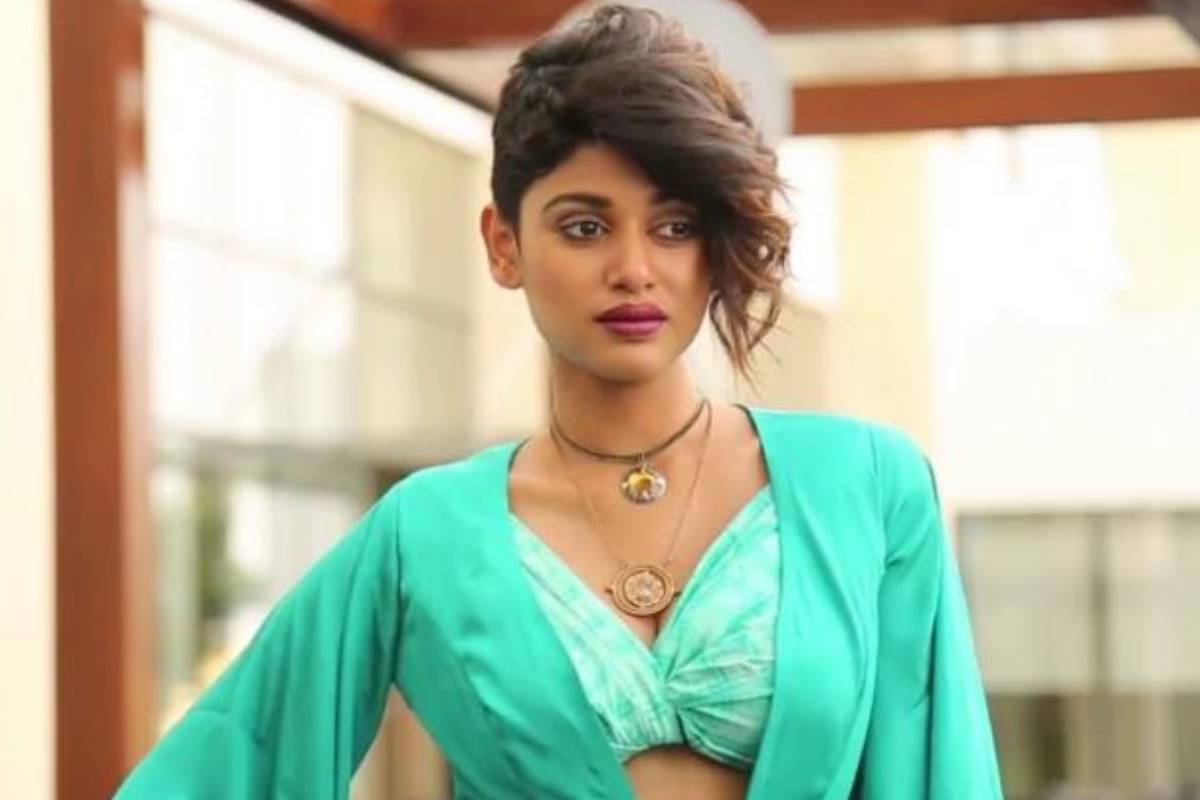 அட ஓவியாவா இது, உடல் எடை கூடி கடற்கரையில் கிளாமர் உடையில் எடுத்த வீடியோ... வைரல் | Actress Oviya Glamour Attire Beach Video