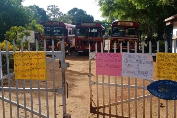 இலங்கையில் பல இடங்களில் எரிபொருள் கோரி பணிபகிஸ்கரிப்பு போராட்டம் (Photo)