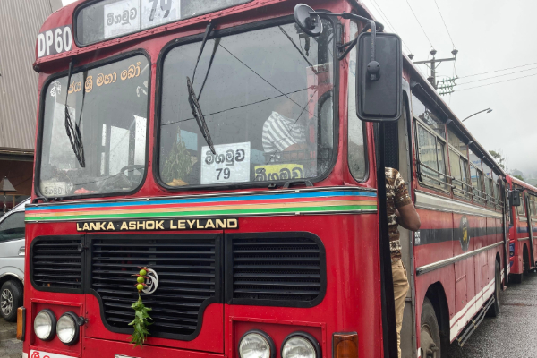 மதுபோதையில் பேருந்தை பறக்கவிட்ட இ.போ.ச சாரதி ; சாரதி இருக்கையில் கிடைத்த சட்டவிரோத பொருள் | Drunk Sltb Driver Speeds Bus Incident Shocks All