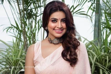 தனது அண்ணன், அக்கா குடும்பத்துடன் நடிகை சினேகா எடுத்த லேட்டஸ்ட் க்ளிக்- அழகிய குடும்பம்