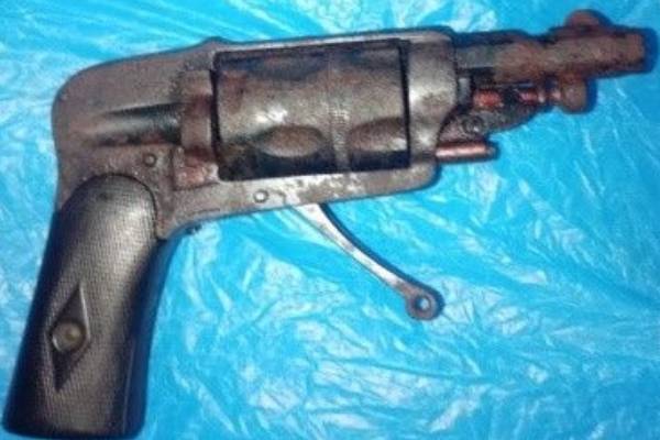 நீர்கொழும்பில் கைப்பற்றப்பட்ட பிரான்ஸ் தயாரிப்பான கைத்துப்பாக்கி | French Made Handgun Seized In Negombo