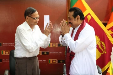 ராஜபக்சாக்களின் அதிரடி - தலைவர் பதவியிலிருந்து நீக்கப்பட்டார் பீரிஸ்