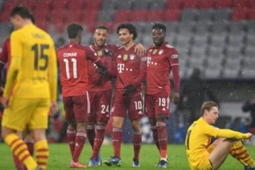 ‘மோசமான வரலாறு வீரர்களே’ - குரூப் சுற்றோடு வெளியேறிய பார்சிலோனா