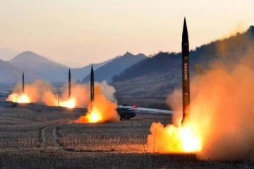 ஒரே நாளில் 23 ஏவுகணைகளை ஏவி சோதனை நடத்திய வடகொரியா!