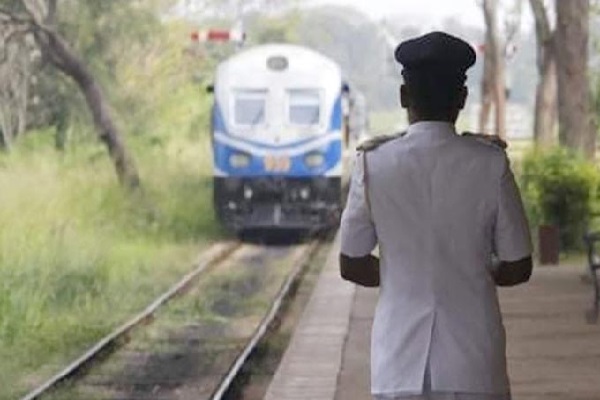 நள்ளிரவு முதல் ரயில் சேவைகள் ஸ்தம்பிக்குமா...! | Railway Station Masters Token Strike Tonight