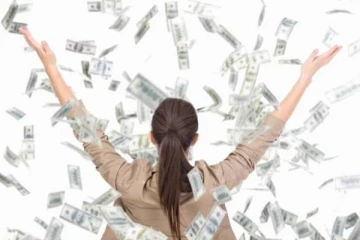 2 வருடங்களுக்கு முன் வாங்கிய லொட்டரிக்கு அதிர்ஷ்டம்., வீட்டை சுத்தம் செய்யும் போது கிடைத்ததால் இன்ப அதிர்ச்சி