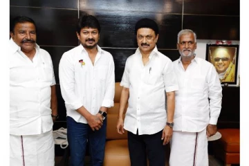 முதலமைச்சரை நேரில் சந்தித்து வாழ்த்து பெற்ற உதயநிதி ஸ்டாலின்